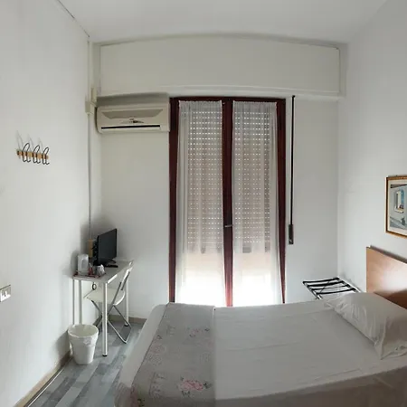 Cecile Hotel 2*