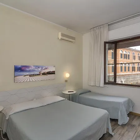 Hotel Cecile 2*