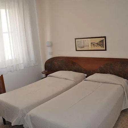 Cecile Hotel Pisa